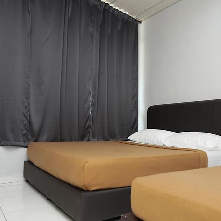 Hotel Sixty Nine Джохор-Бару Экстерьер фото